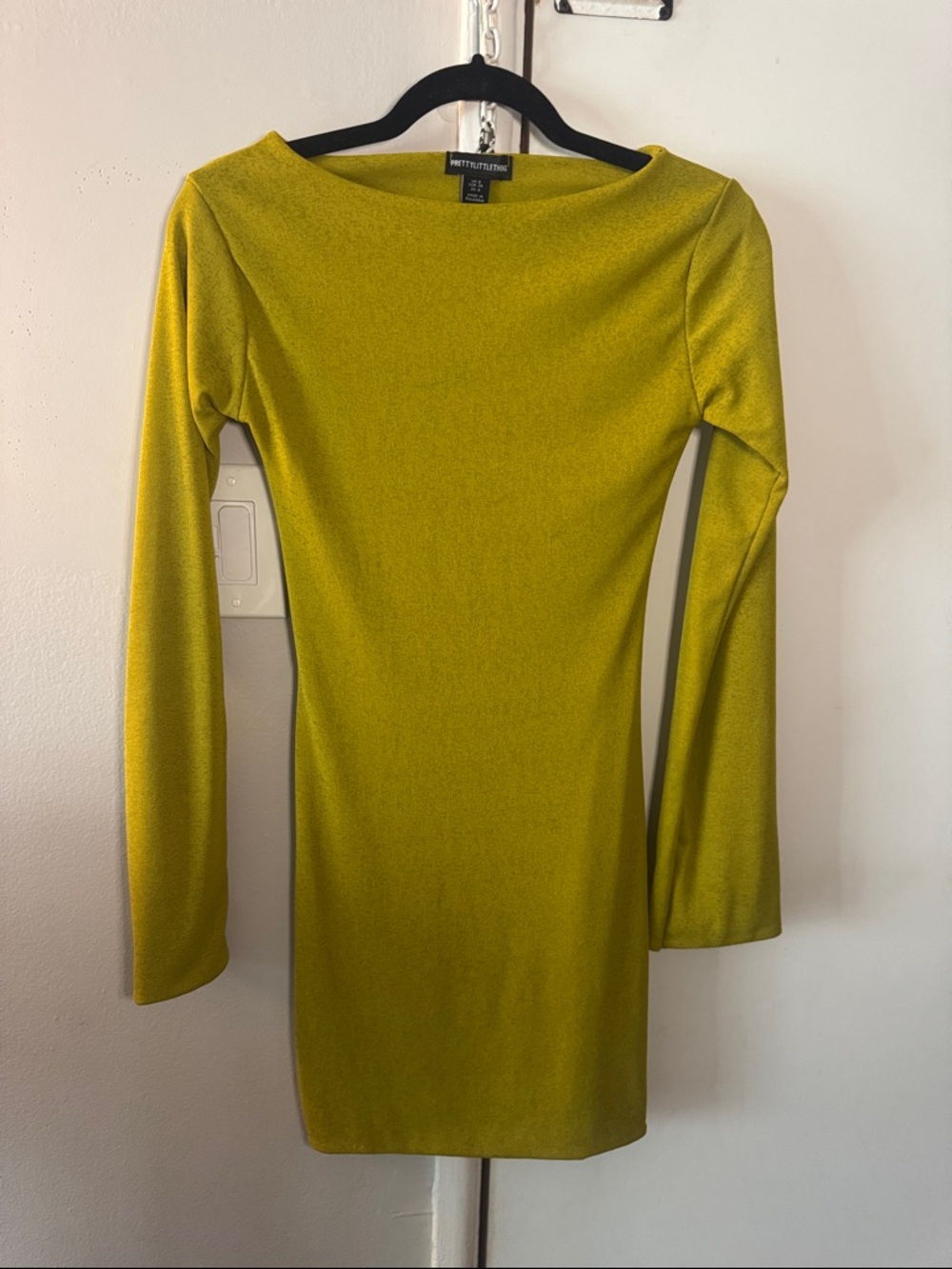 PrettyLittleThing Long Sleeve Bodycon Dress in Chartreuse
